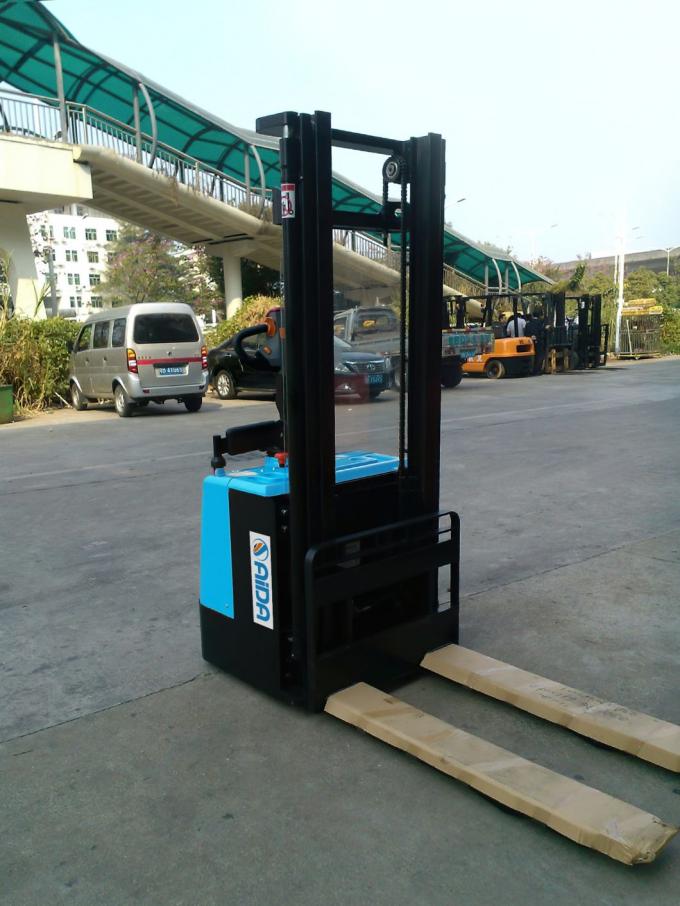 Motorized Electric Stacker Lift 5500mm Ketinggian Kontrol PLC Otomatis listrik mencapai stacker 1