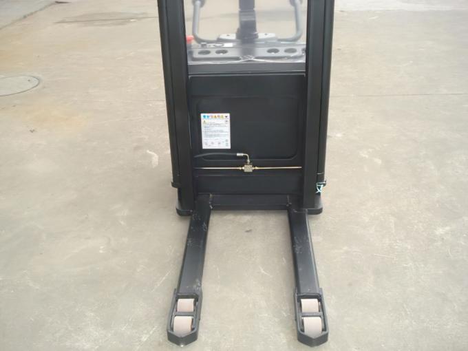 Stand On Electric Stacker Forklift 1 Ton Kapasitas Regenerative Braking 4